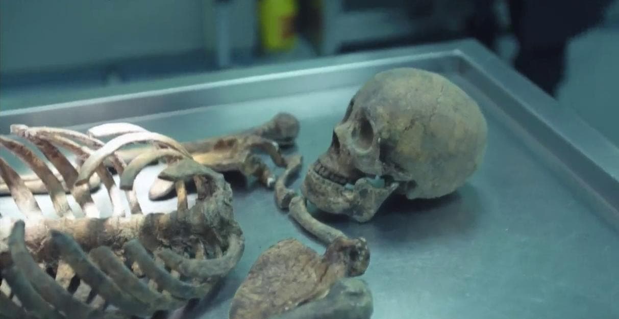 Good plot but extremely poor and overdramatic execution